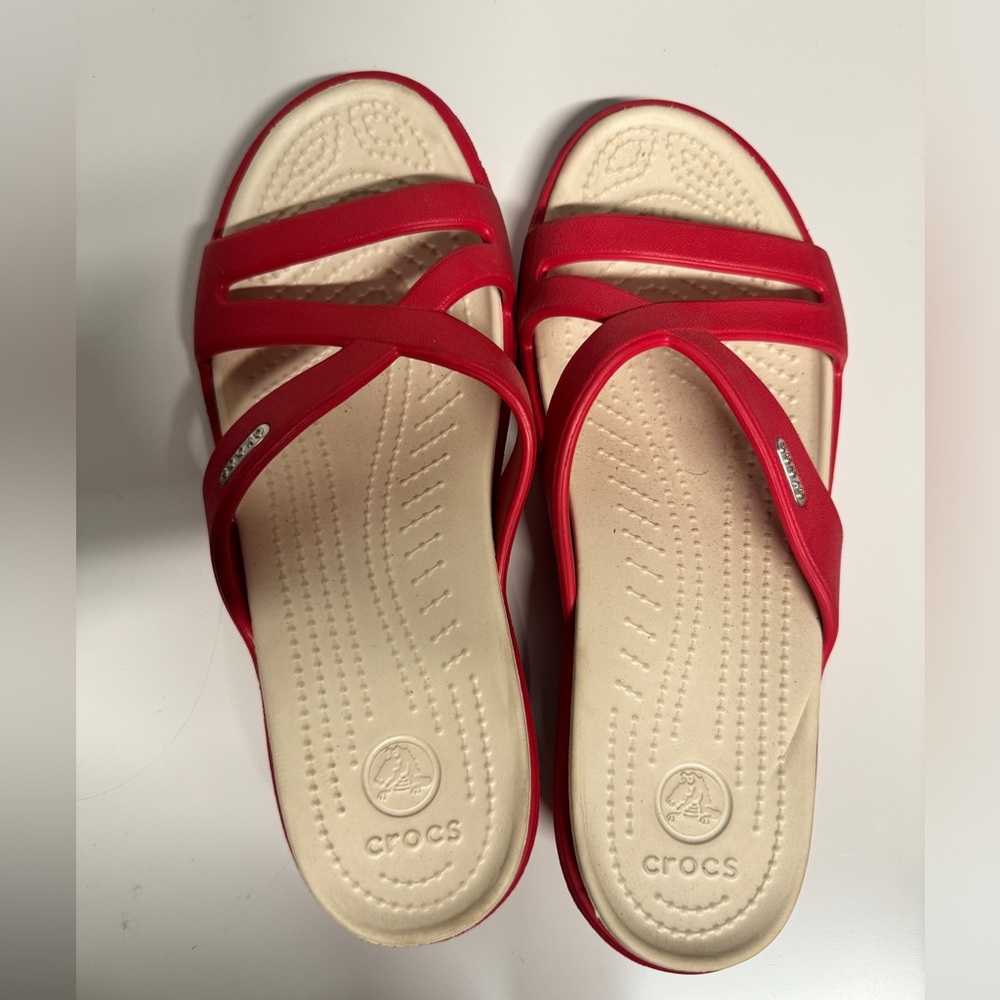 Size 9 women Dark pink croc sandals Clean! Rarely worn!